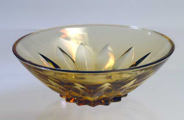 Amber Glass Fluted Fruit Bowl - Click Image to Close
