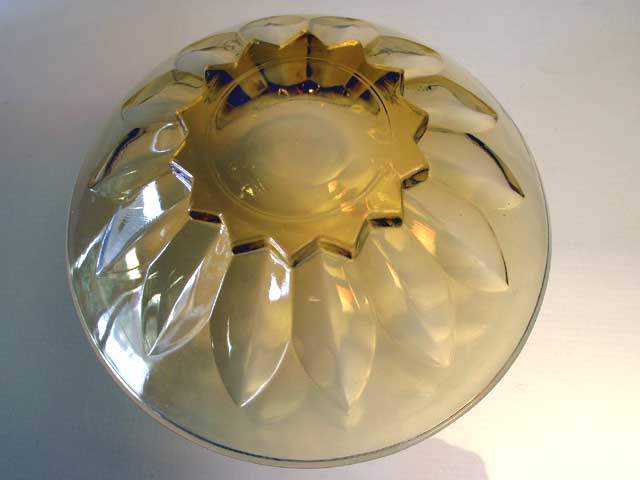 Amber Glass Fluted Fruit Bowl - Click Image to Close