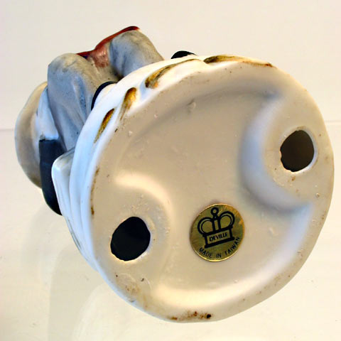 Seated Man Porcelain Figurine - Click Image to Close