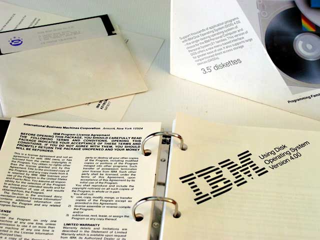 IBM-DOSv4 Operating System w/Manual Binder
